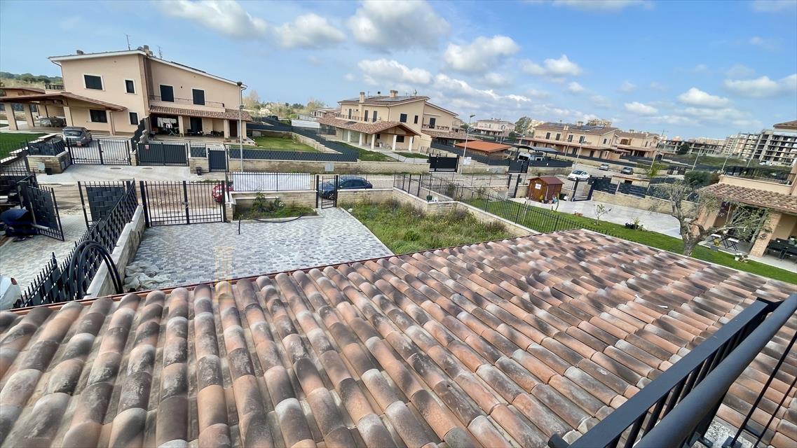 Villa con giardino, Pomezia parco della minerva