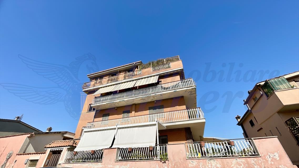 Trilocale in vendita in via gussola 20, Roma