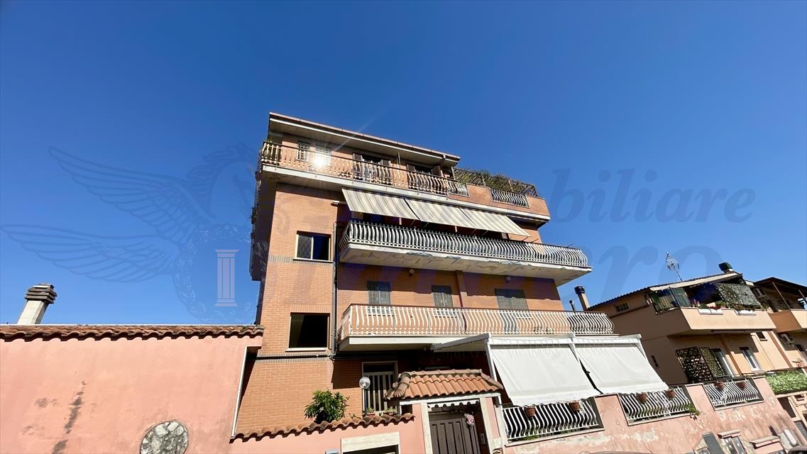 Trilocale in vendita in via gussola 20, Roma