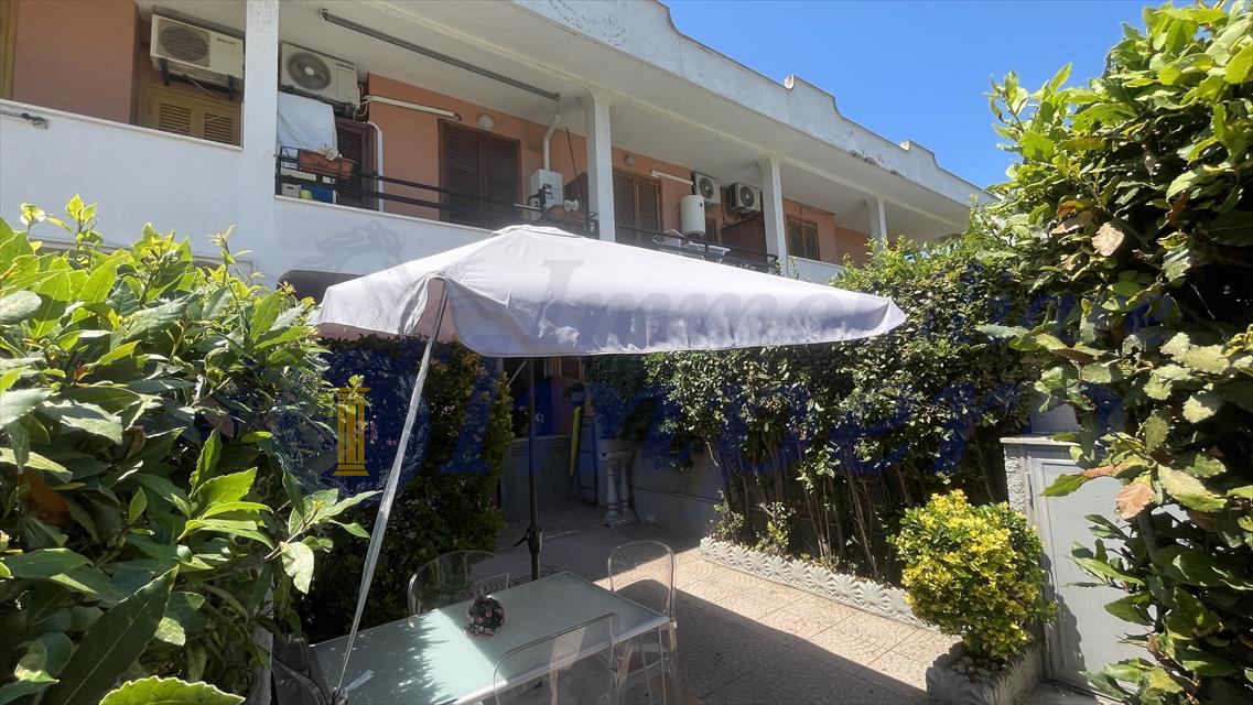 Villa con giardino in viale danimarca 145, Pomezia