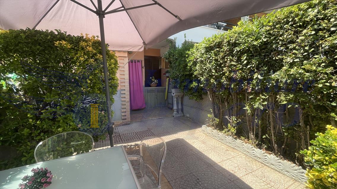Villa con giardino in viale danimarca 145, Pomezia