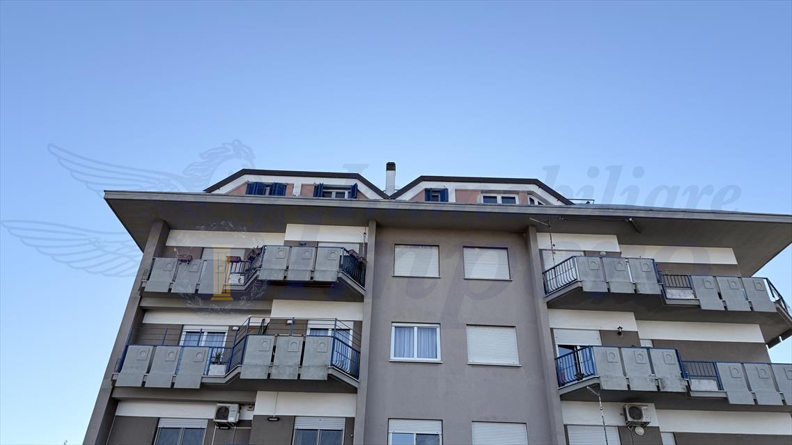 Quadrilocale da ristrutturare in viale nuova california n.8, Ardea