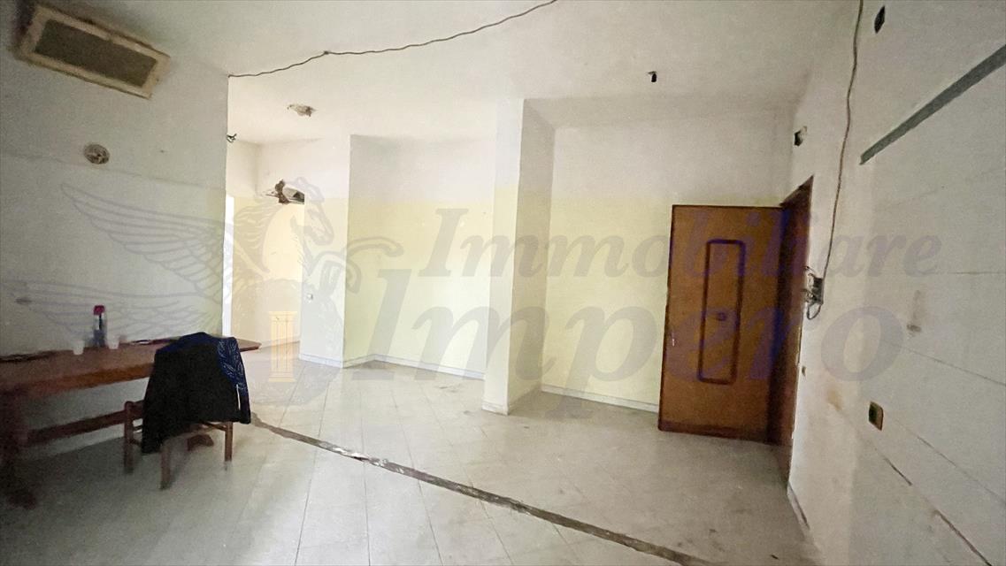 Quadrilocale da ristrutturare in viale nuova california n.8, Ardea