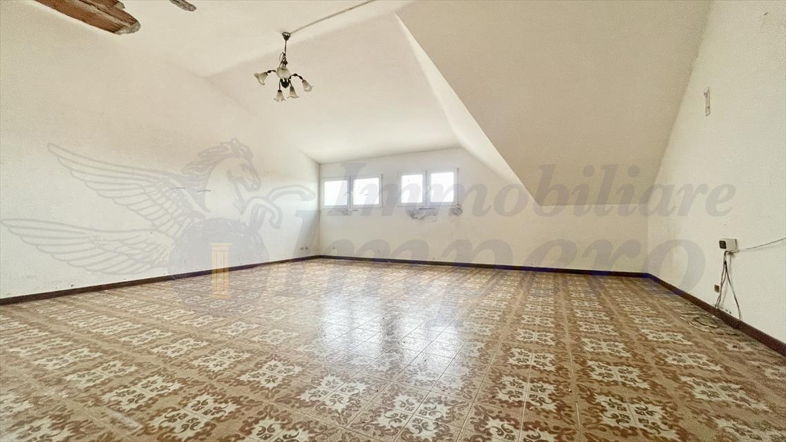 Quadrilocale da ristrutturare in viale nuova california n.8, Ardea