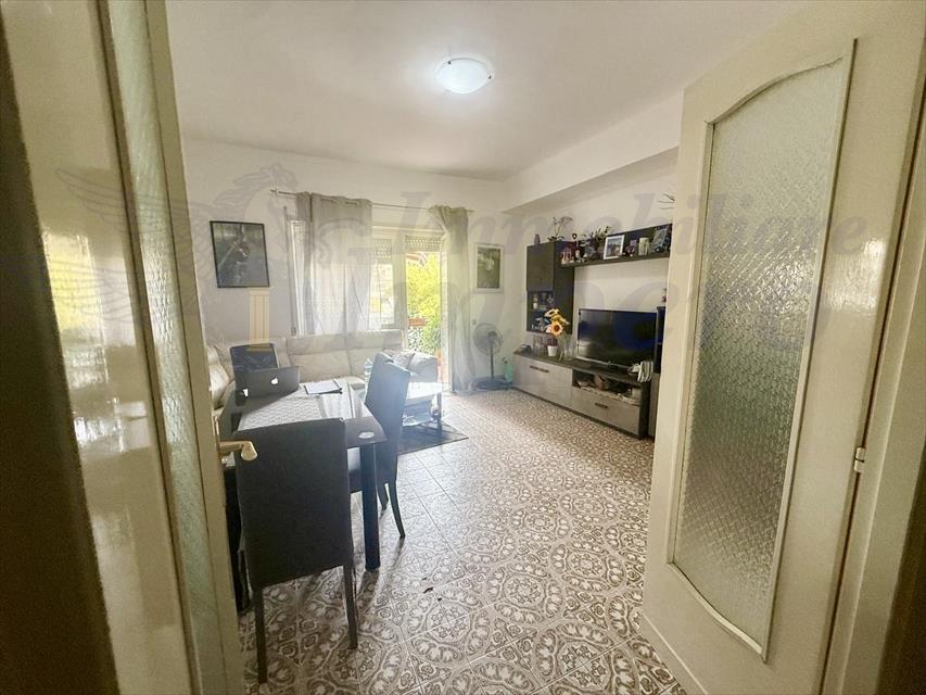 Trilocale con box in viale danimarca 56, Pomezia