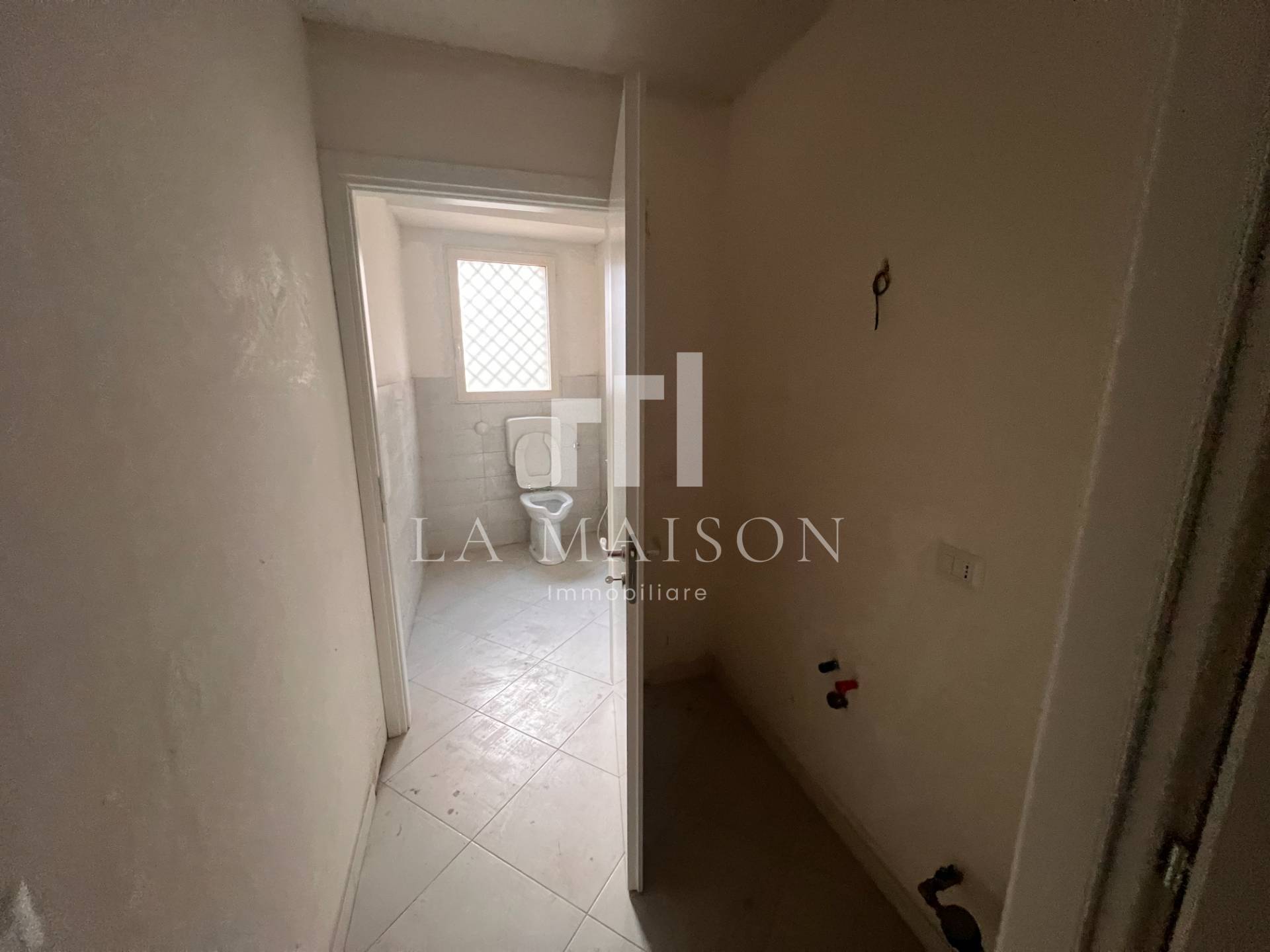 Locale commerciale in vendita a Campobasso, Centro