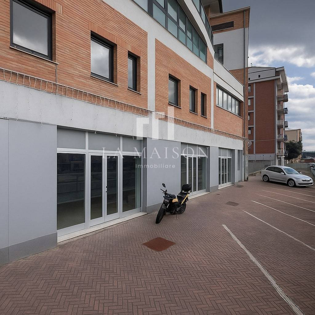 Locale commerciale in vendita a Campobasso, Semicentro