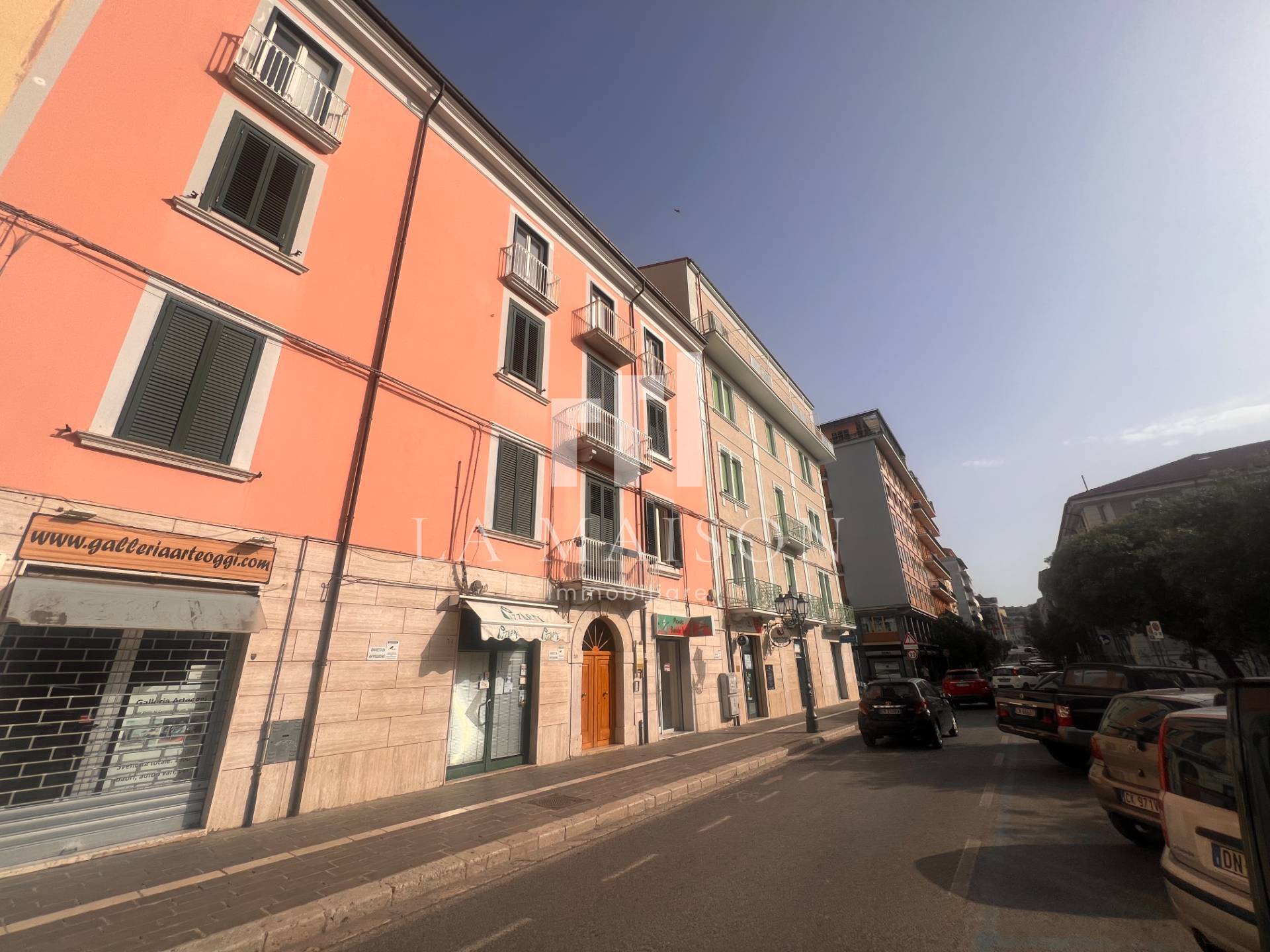 Locale commerciale in affitto a Campobasso, Centro