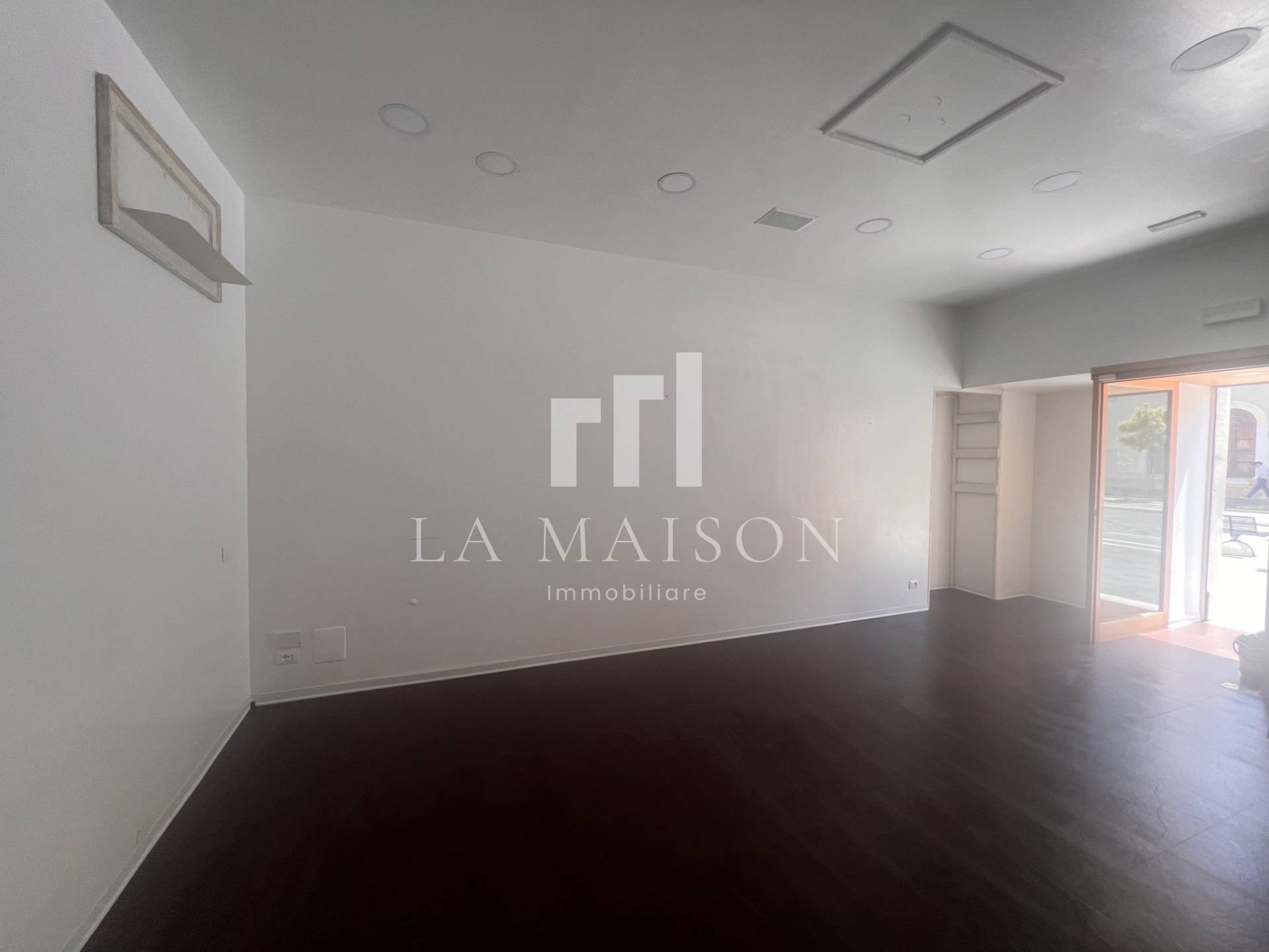 Locale commerciale in affitto a Campobasso, Centro