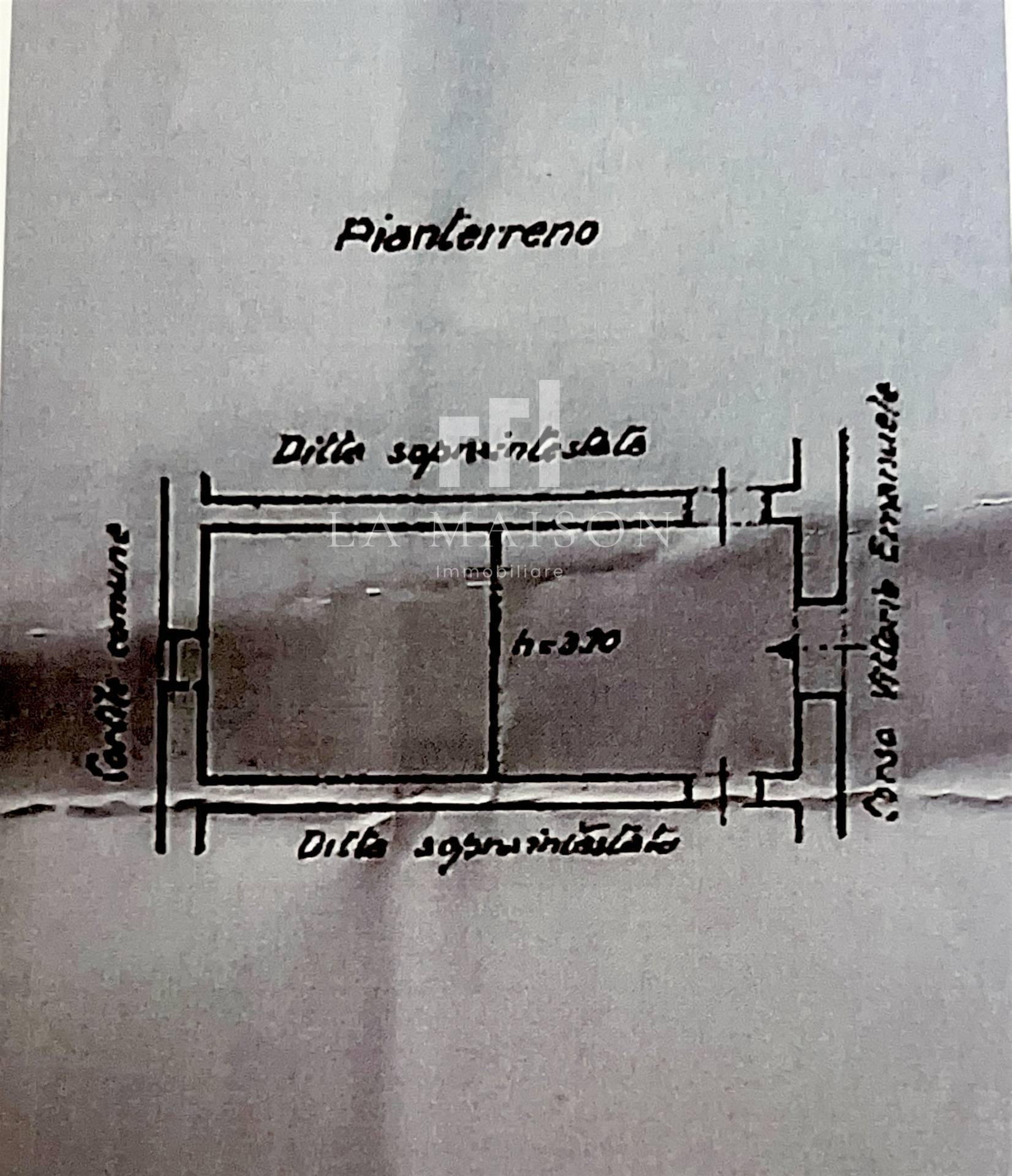 Locale commerciale in affitto a Campobasso, Centro