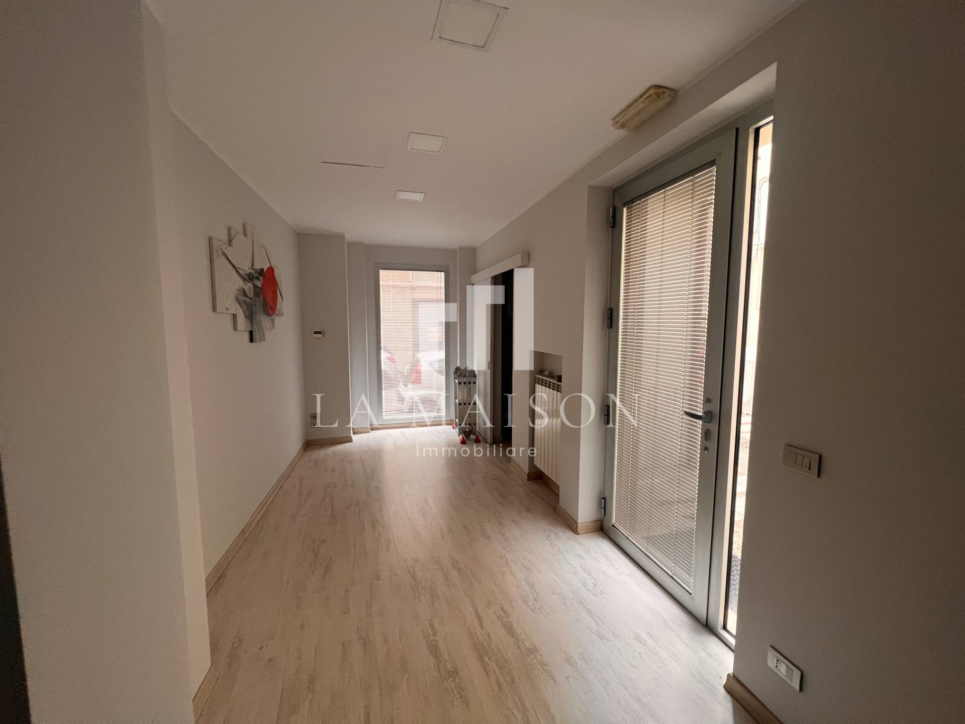 Locale commerciale in affitto a Campobasso, Centro