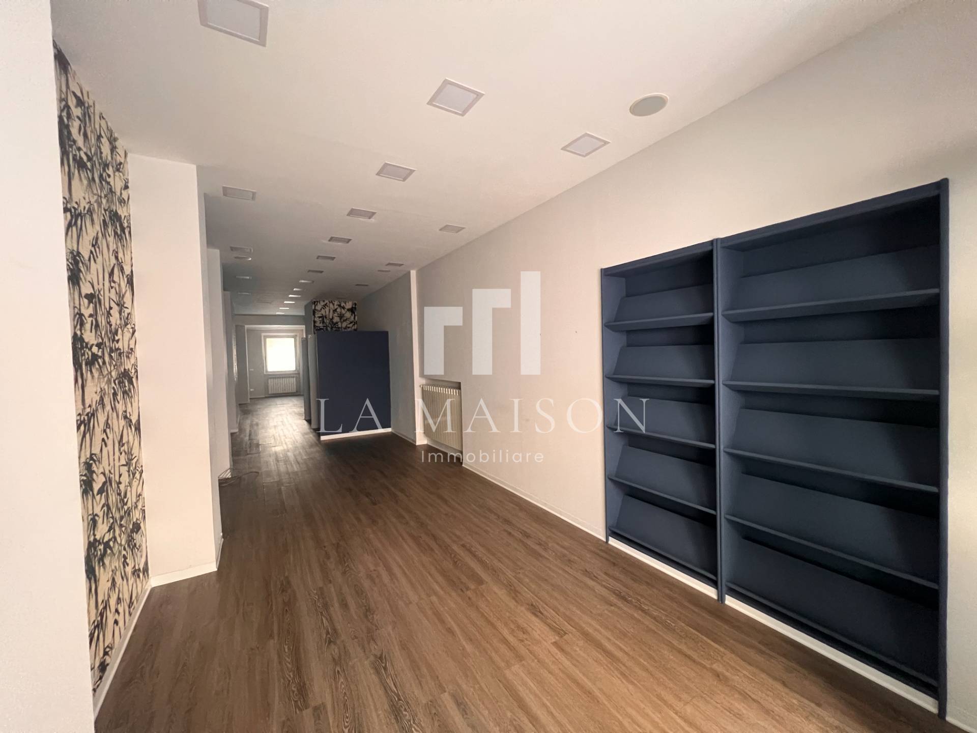 Locale commerciale in affitto a Campobasso, Centro