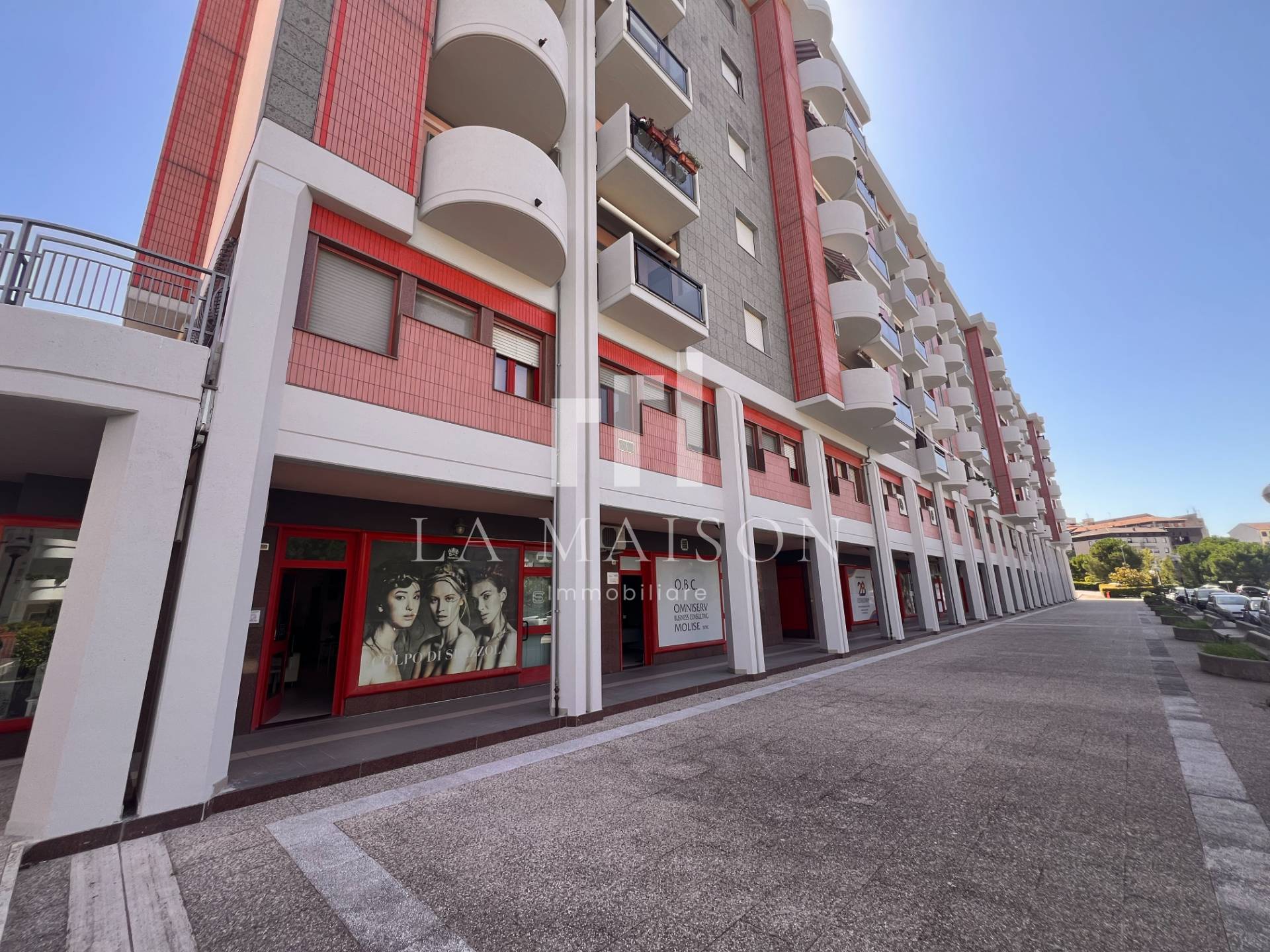 Locale commerciale in vendita a Campobasso, Semicentro