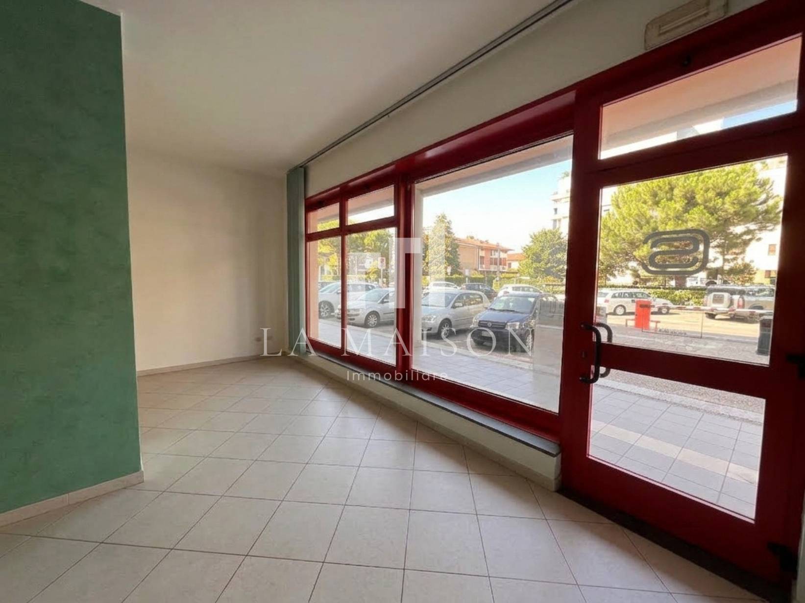 Locale commerciale in vendita a Campobasso, Semicentro