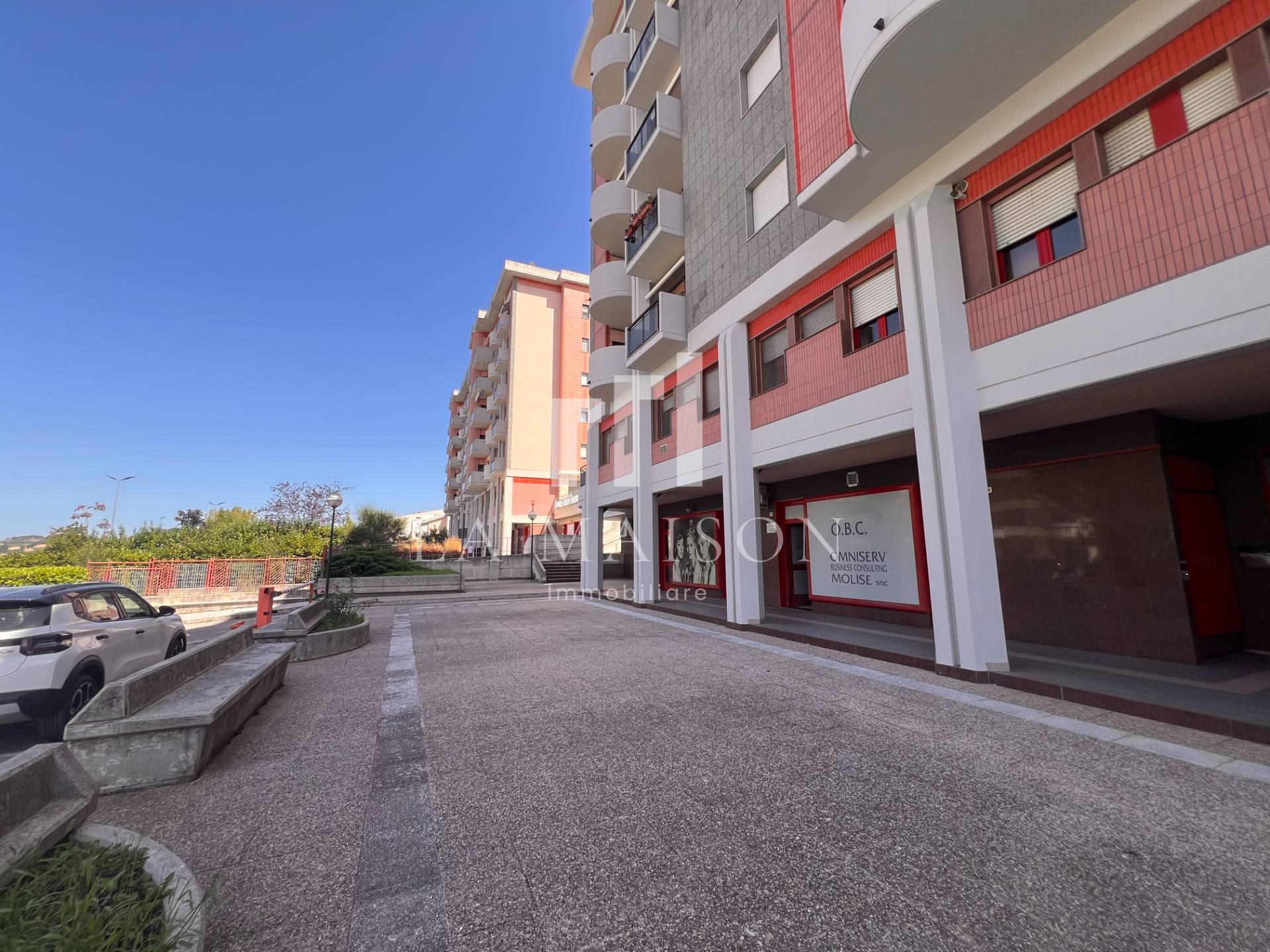 Locale commerciale in vendita a Campobasso, Semicentro