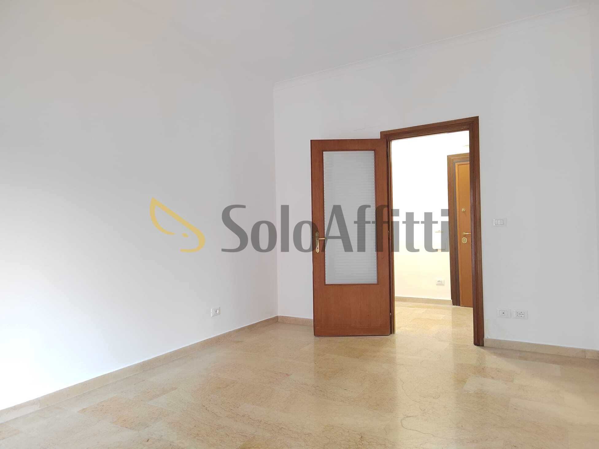 Trilocale ristrutturato in piazza biagio pace, Roma