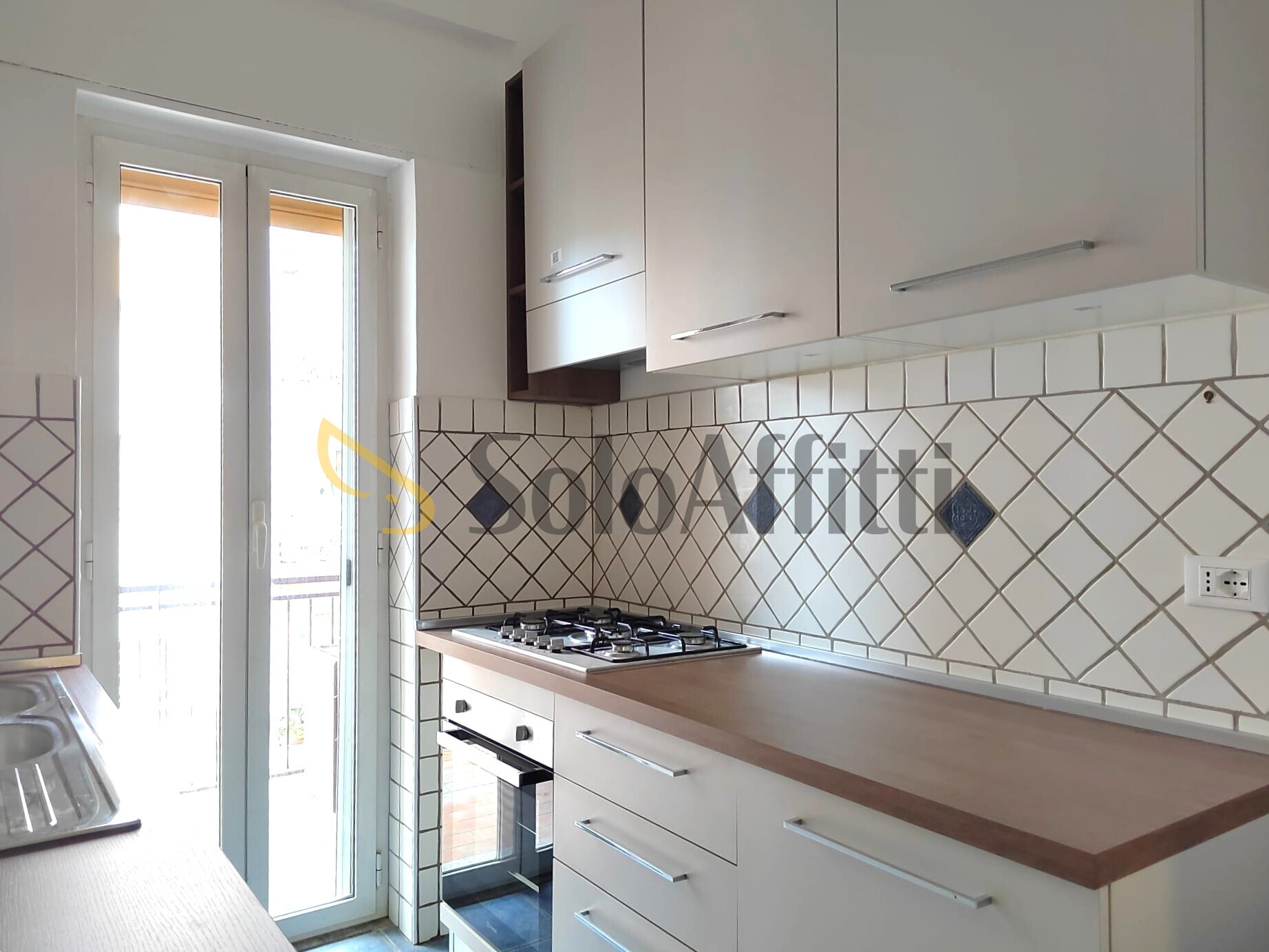 Trilocale ristrutturato in piazza biagio pace, Roma