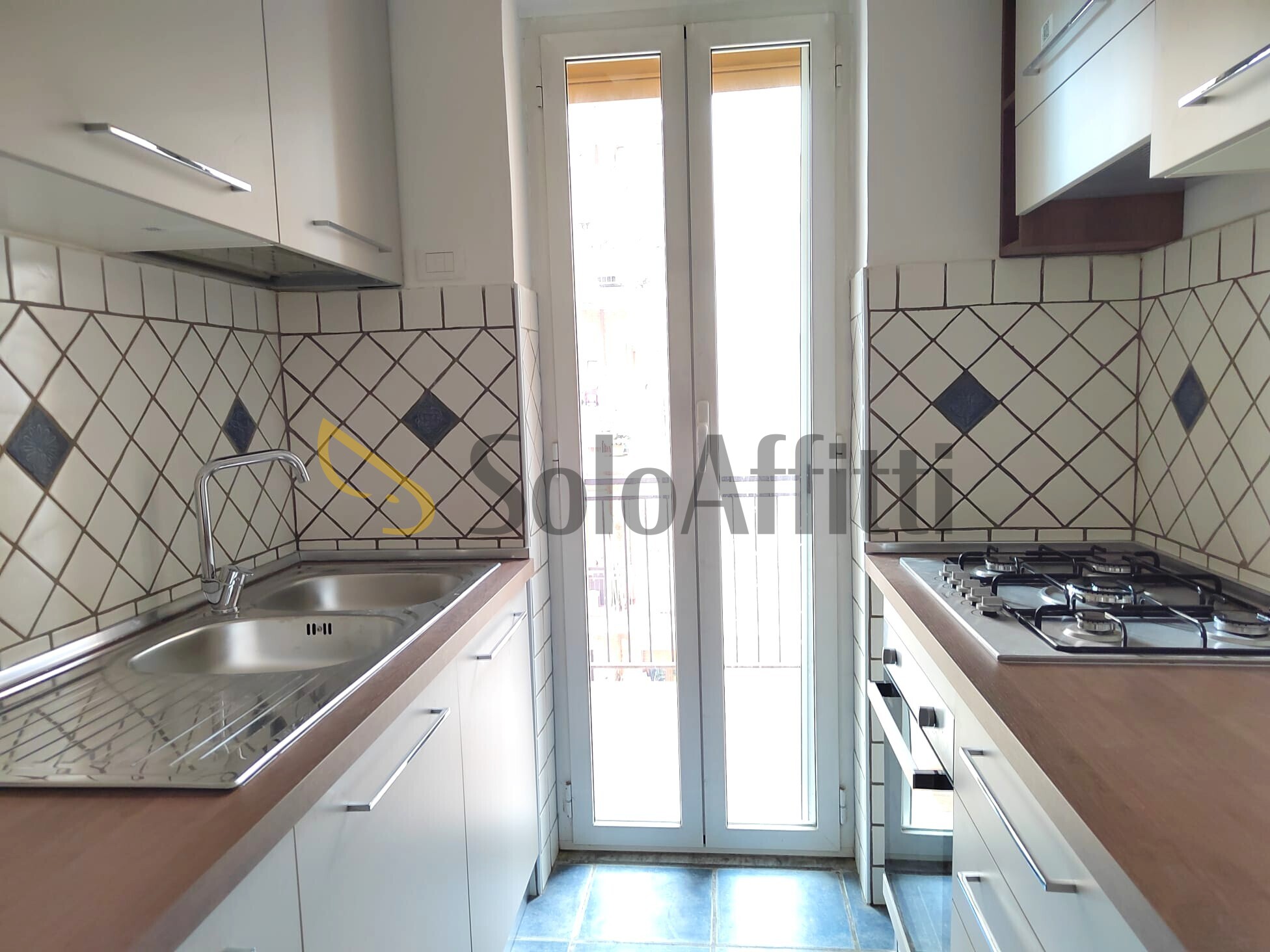 Trilocale ristrutturato in piazza biagio pace, Roma