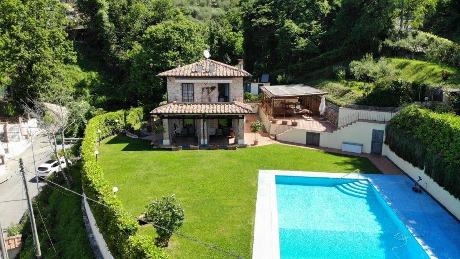 Villa con giardino a Camaiore