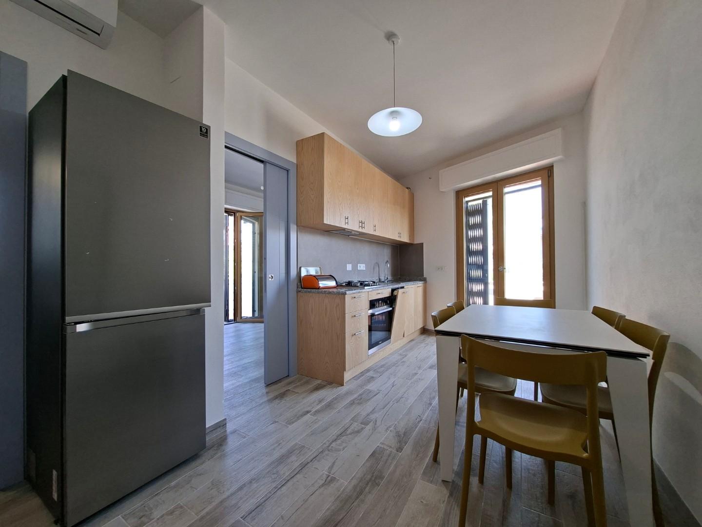 Trilocale con terrazzo, Camaiore lido di