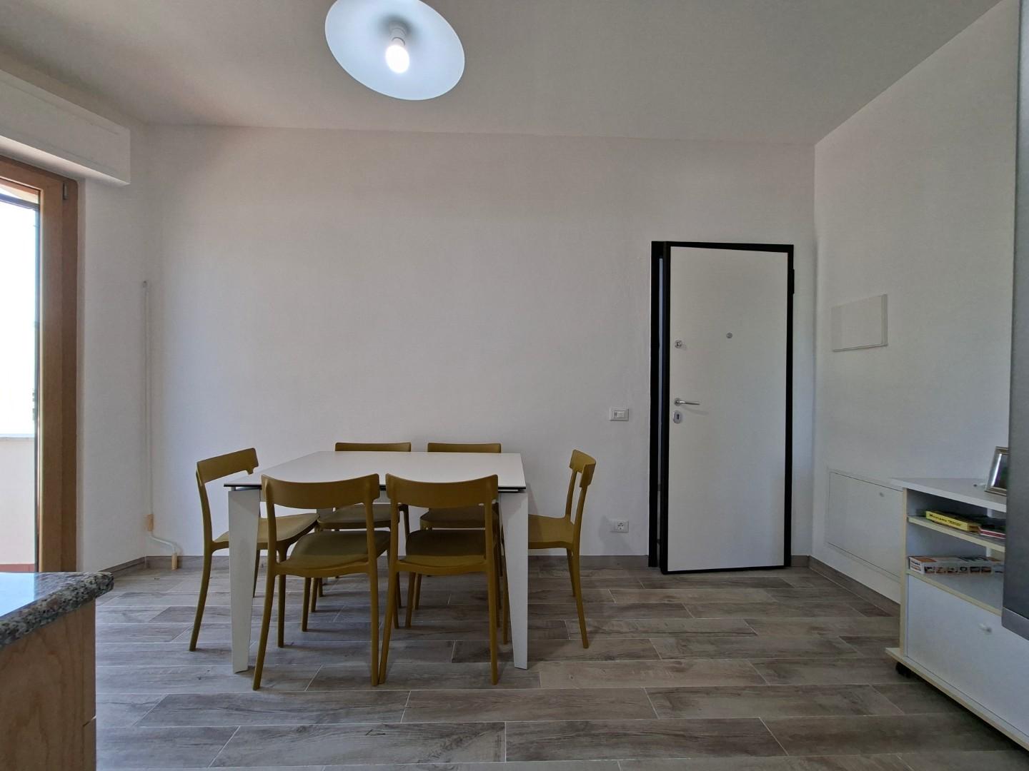 Trilocale con terrazzo, Camaiore lido di