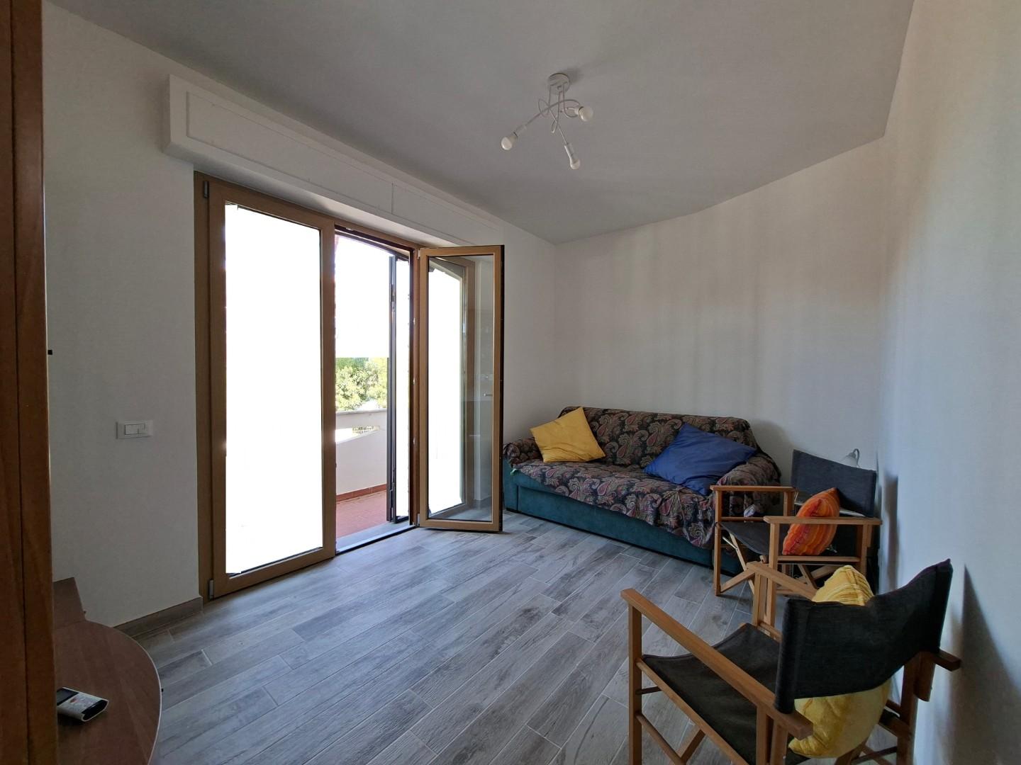 Trilocale con terrazzo, Camaiore lido di