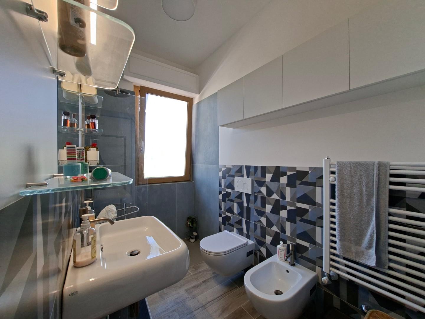 Trilocale con terrazzo, Camaiore lido di