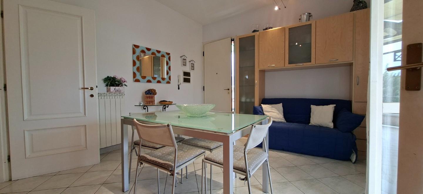 Quadrilocale con terrazzo, Camaiore lido di