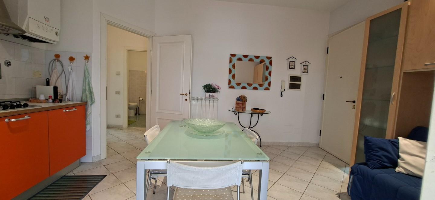 Quadrilocale con terrazzo, Camaiore lido di