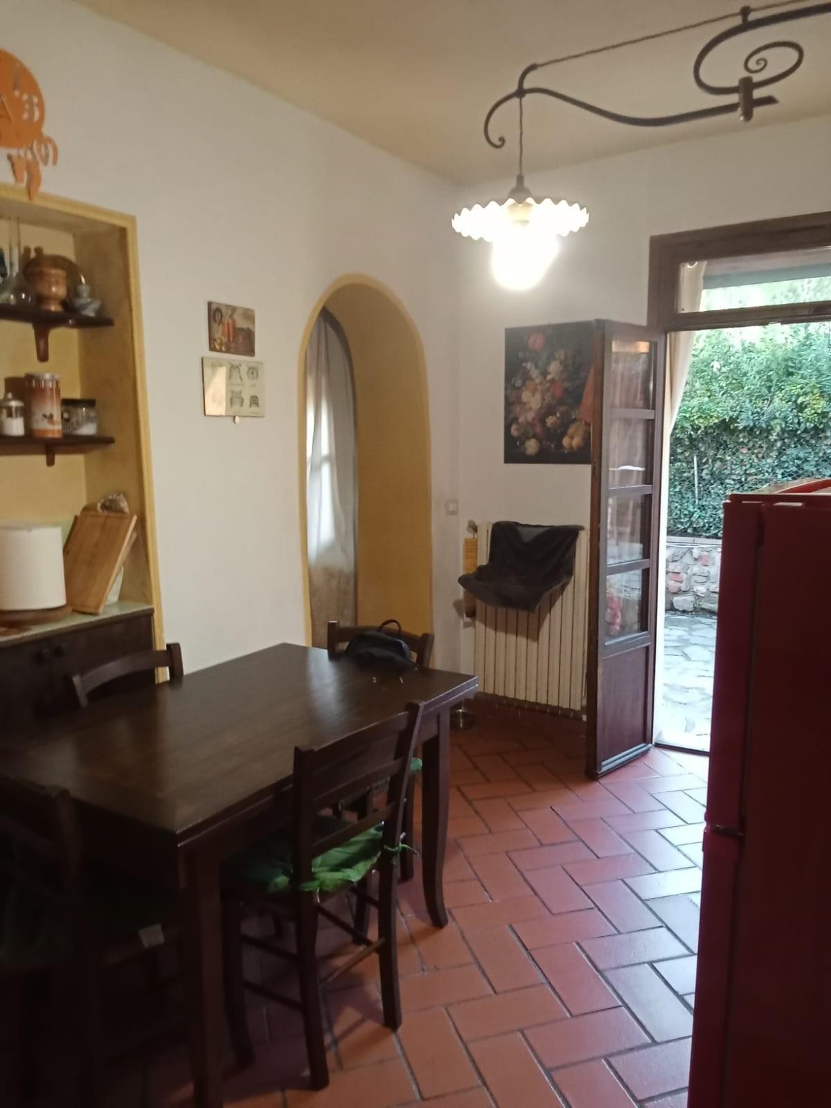 Villa con giardino, Buti la croce