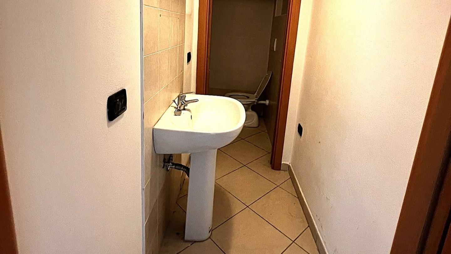 Ufficio in affitto a Cascina