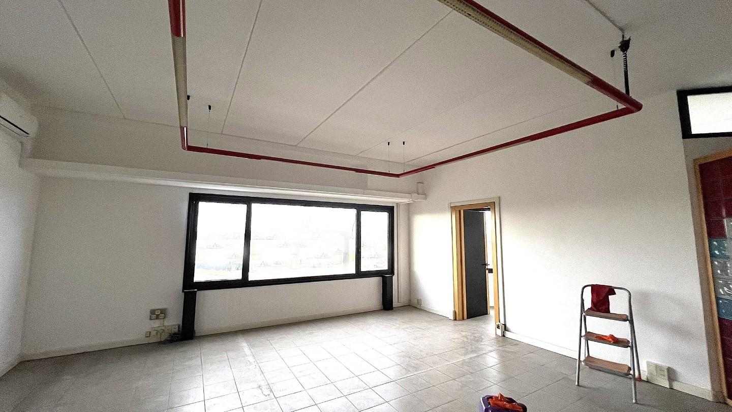 Ufficio in affitto a Cascina