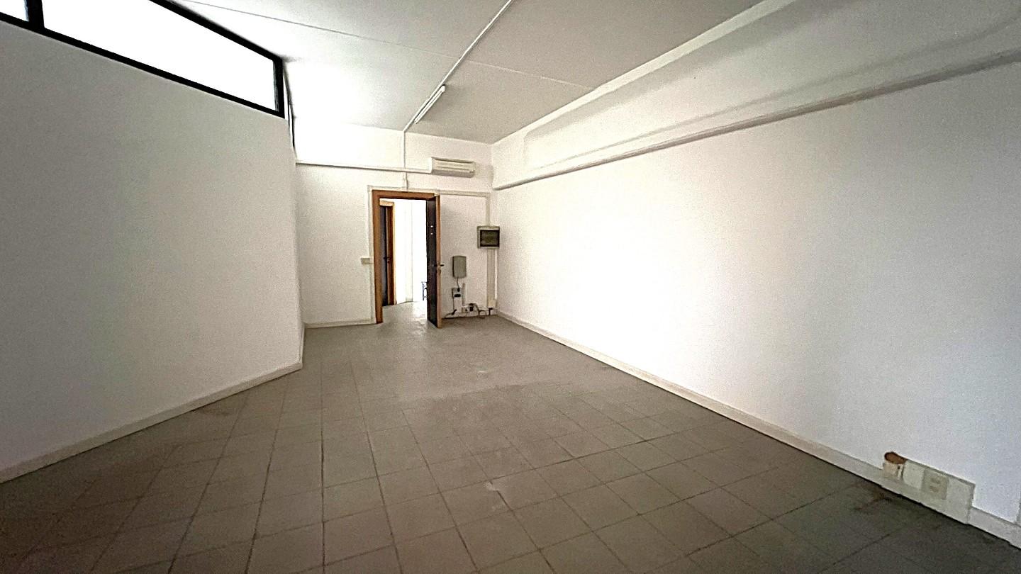 Ufficio in affitto a Cascina