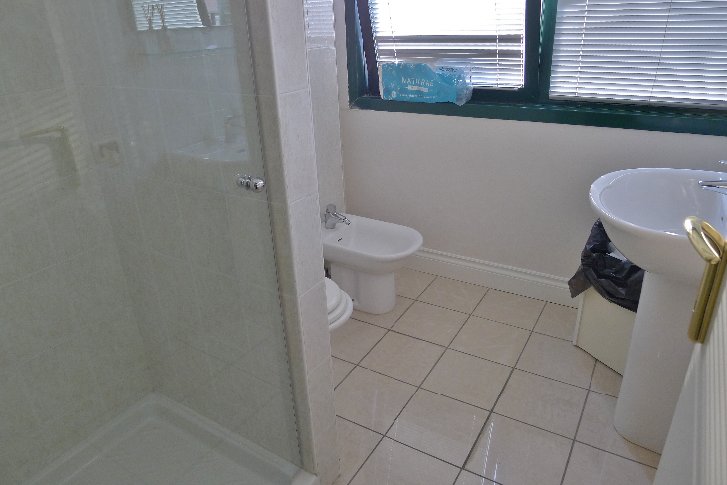 Locale commerciale in affitto a Cascina