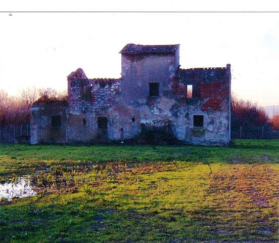 Rustico da ristrutturare a Cascina