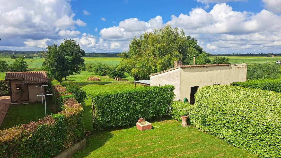 Rustico con giardino a Pontedera