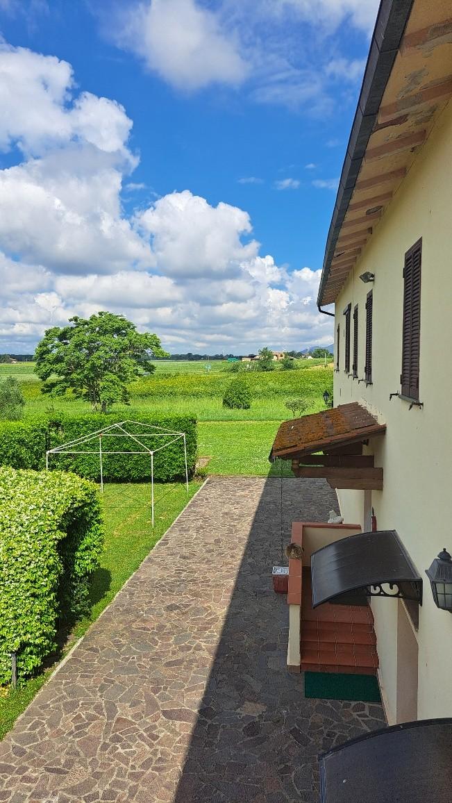 Rustico con giardino a Pontedera