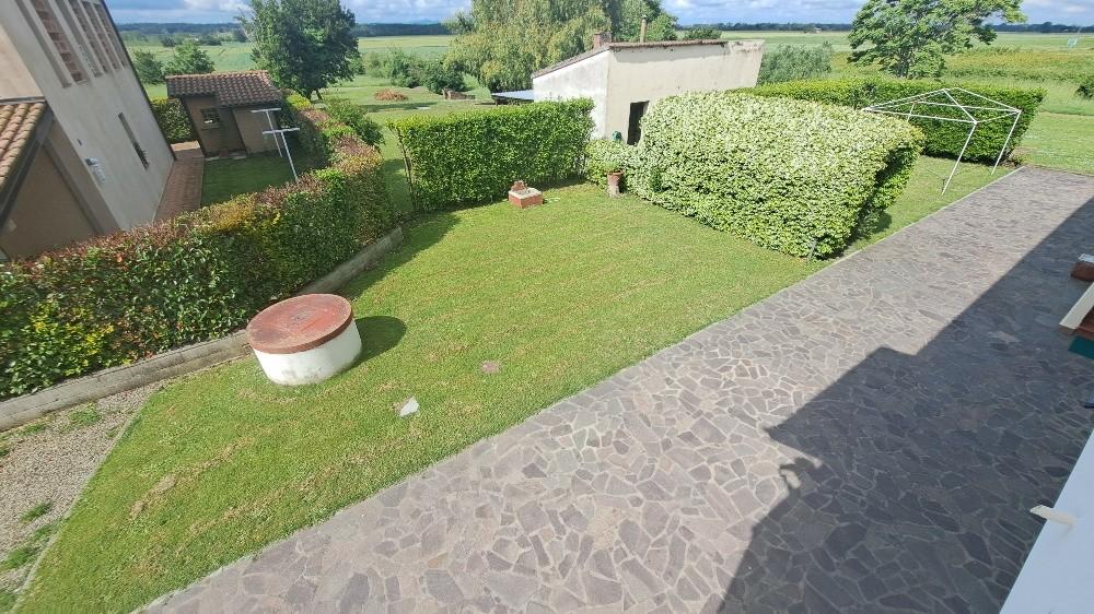 Rustico con giardino a Pontedera