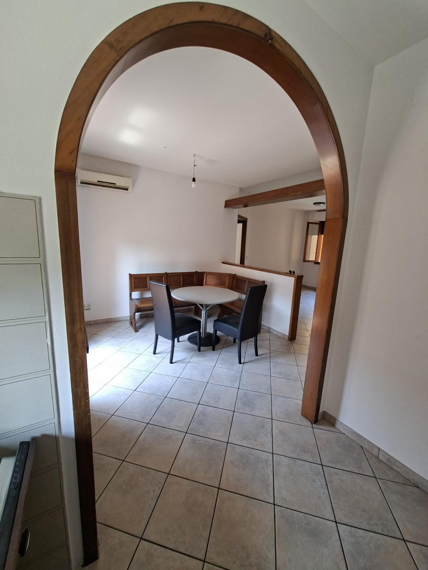 Appartamento con terrazzo a Cascina