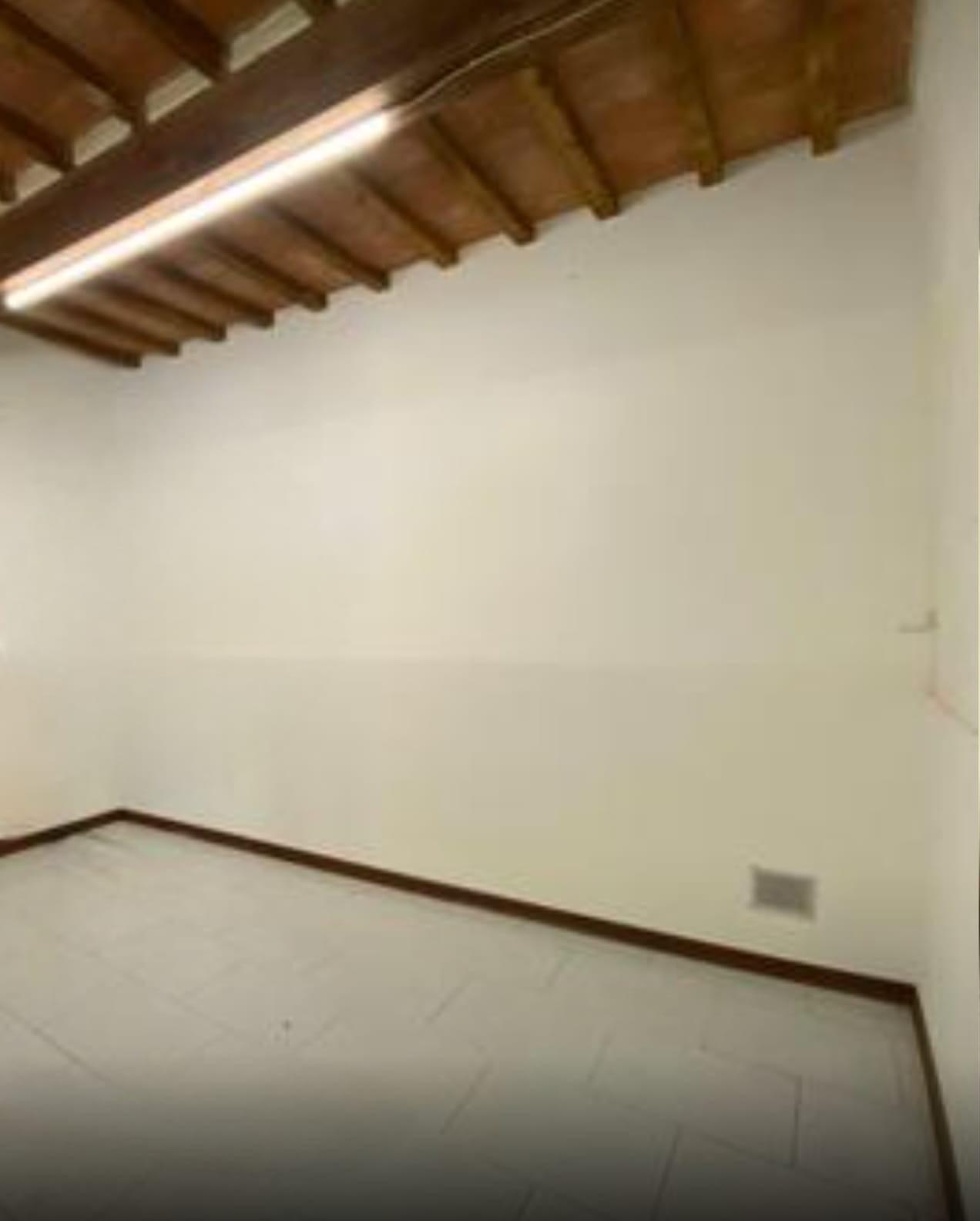 Locale commerciale in affitto, Cascina sant'anna