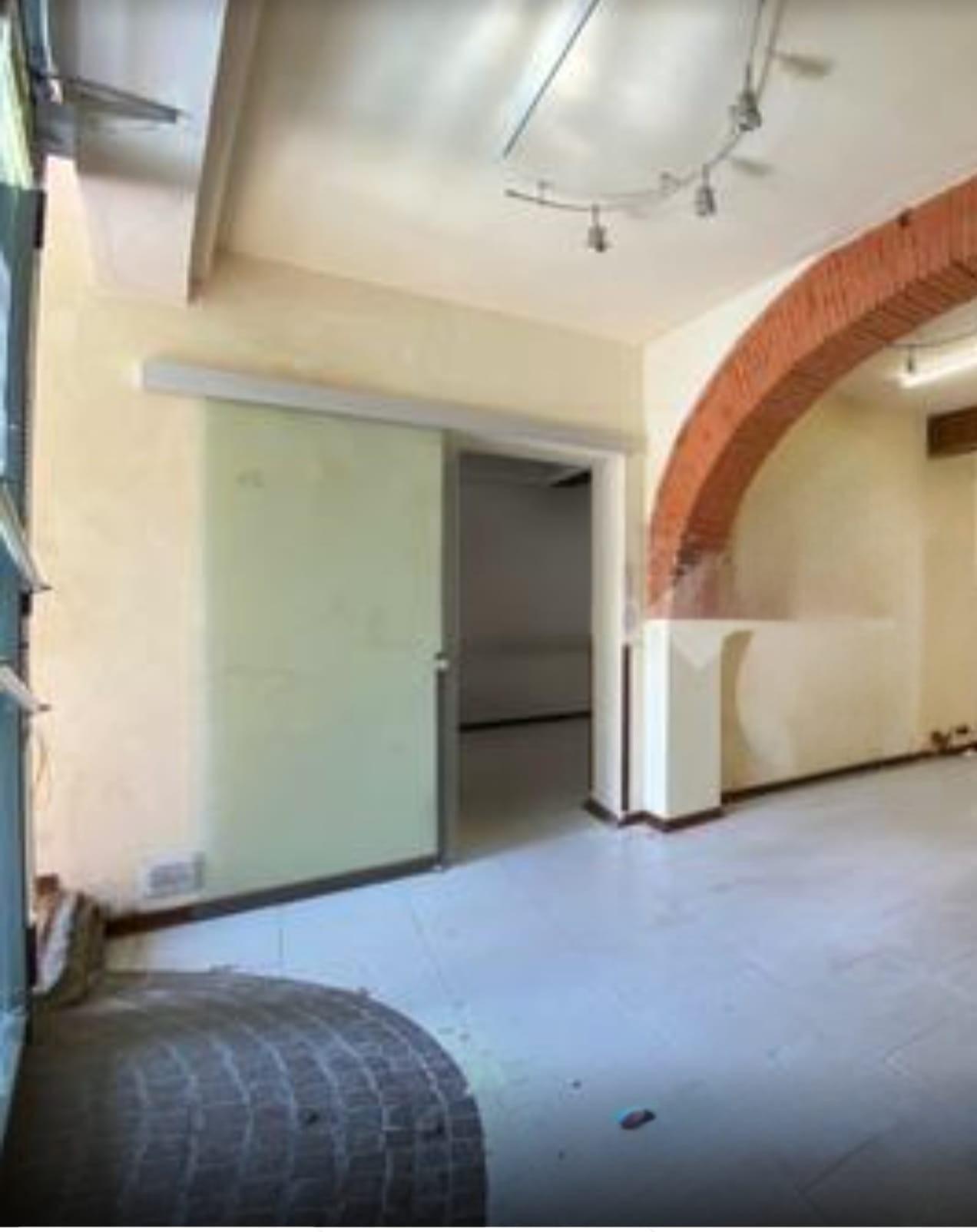Locale commerciale in affitto, Cascina sant'anna