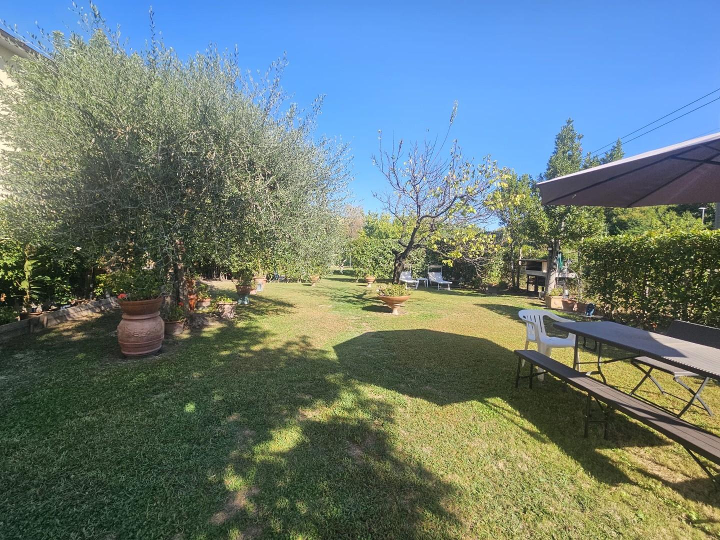 Villa Bifamiliare con giardino, Pisa porta nuova