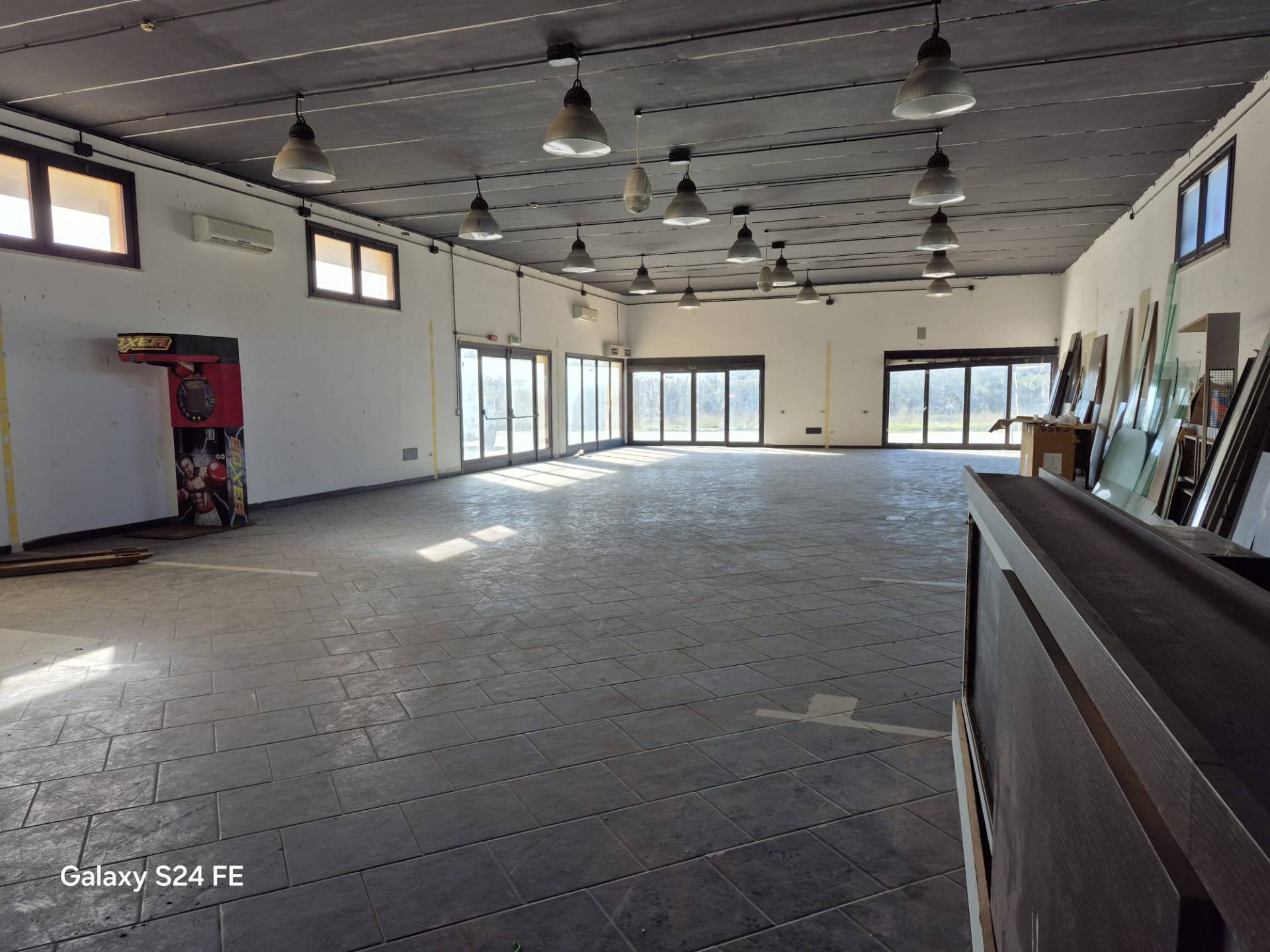 Locale commerciale in affitto a Quartu Sant'Elena