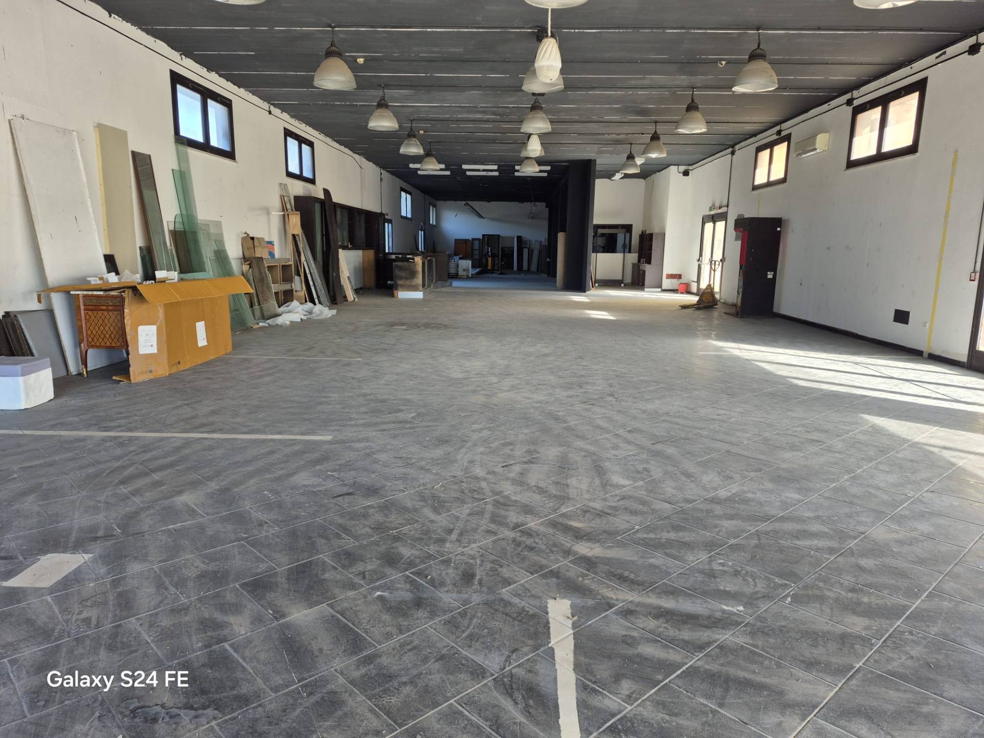 Locale commerciale in affitto a Quartu Sant'Elena