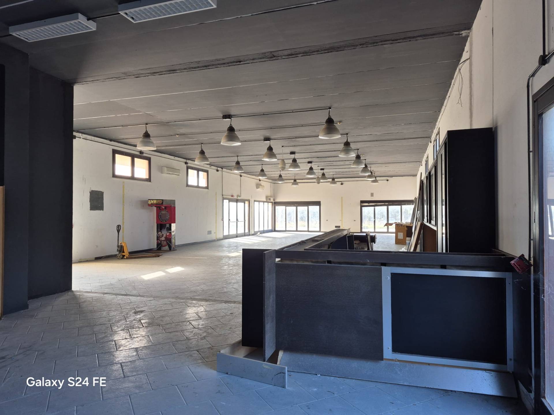 Locale commerciale in affitto a Quartu Sant'Elena