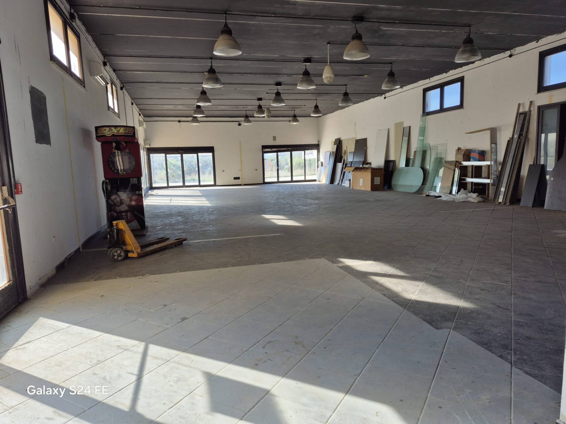 Locale commerciale in affitto a Quartu Sant'Elena