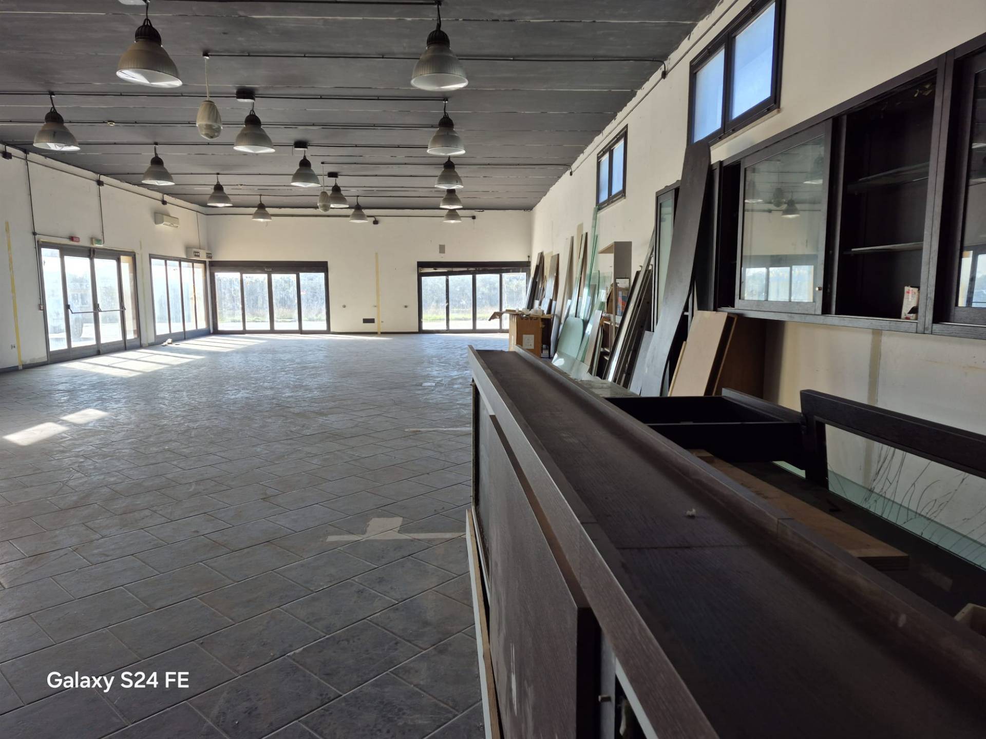 Locale commerciale in affitto a Quartu Sant'Elena