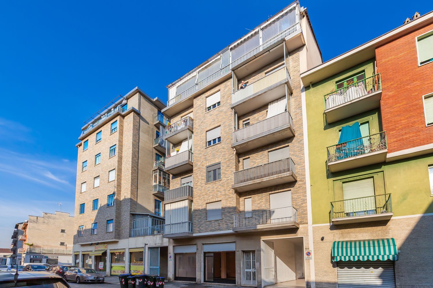 Locale commerciale in vendita a Torino, Lucento