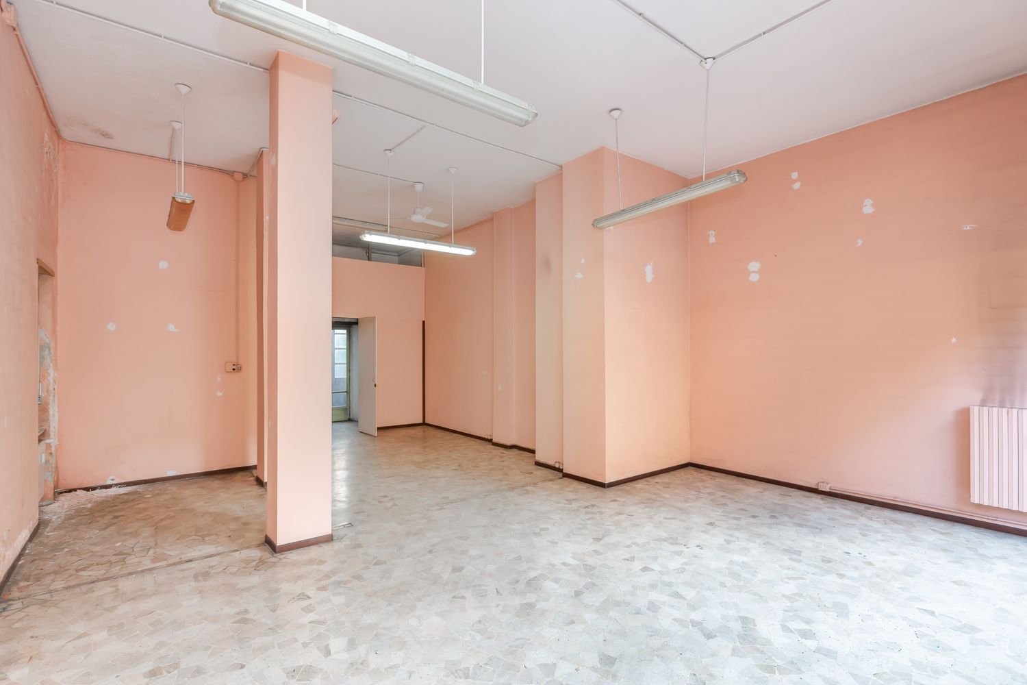 Locale commerciale in vendita a Torino, Lucento