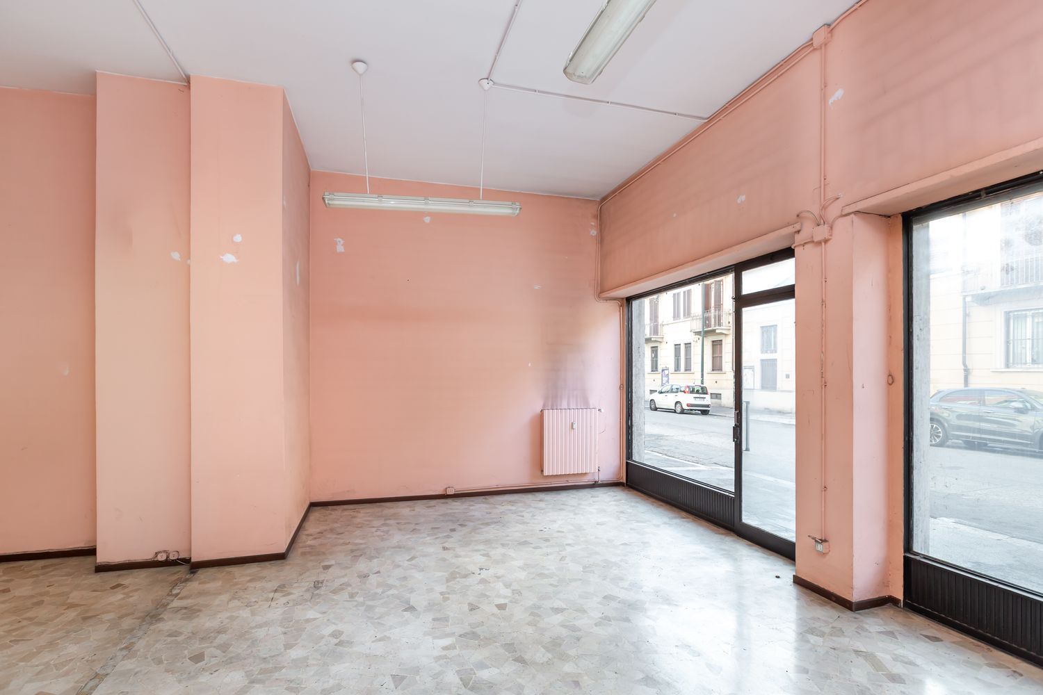 Locale commerciale in vendita a Torino, Lucento